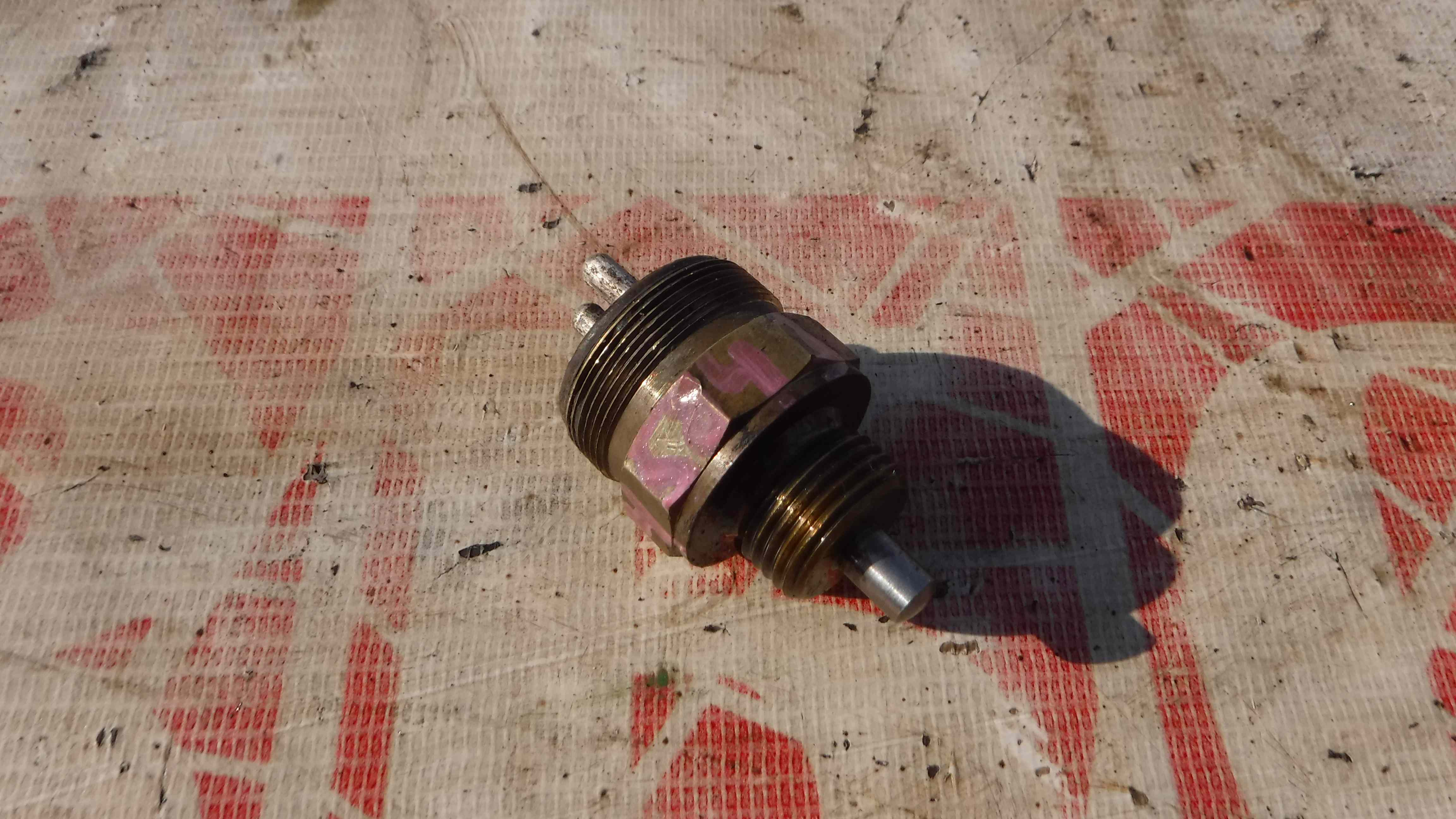 45843 Датчик 1303471 Выключатель GRS900 КПП SCANIA